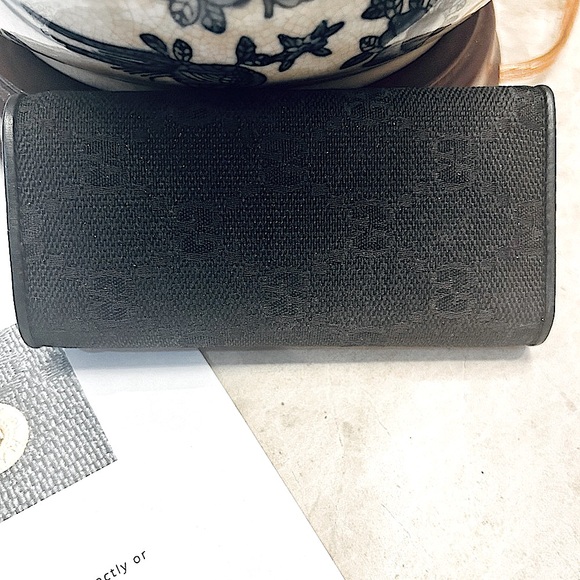 GUCCI black GG key chain and card holder. - Picture 7 of 13